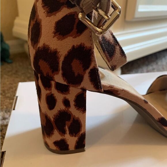 Old Navy Ankle Strap Block Heel Open
Toe Sandals Size 10 - Picture 11 of 12